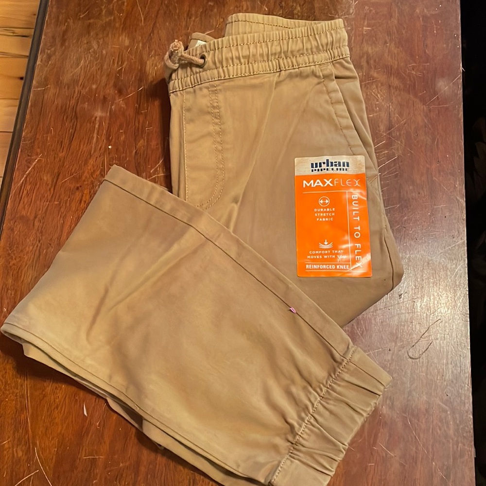 Boy’s Urban Pipeline Joggers,NWT, Size Large